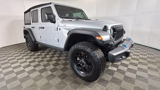 2024 Silver Zynith Clearcoat Jeep Wrangler Willys 4xe 4X4 SUV