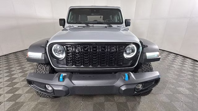 2024 Silver Zynith Clearcoat Jeep Wrangler Willys 4xe 4X4 SUV