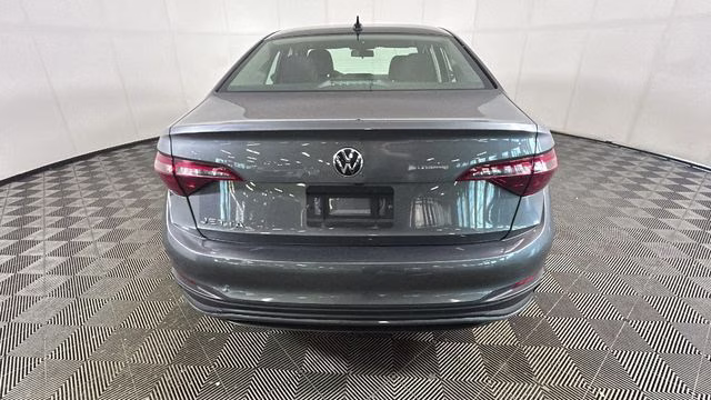 2022 Platinum Gray Metallic Volkswagen Jetta 1.5T S FWD Sedan
