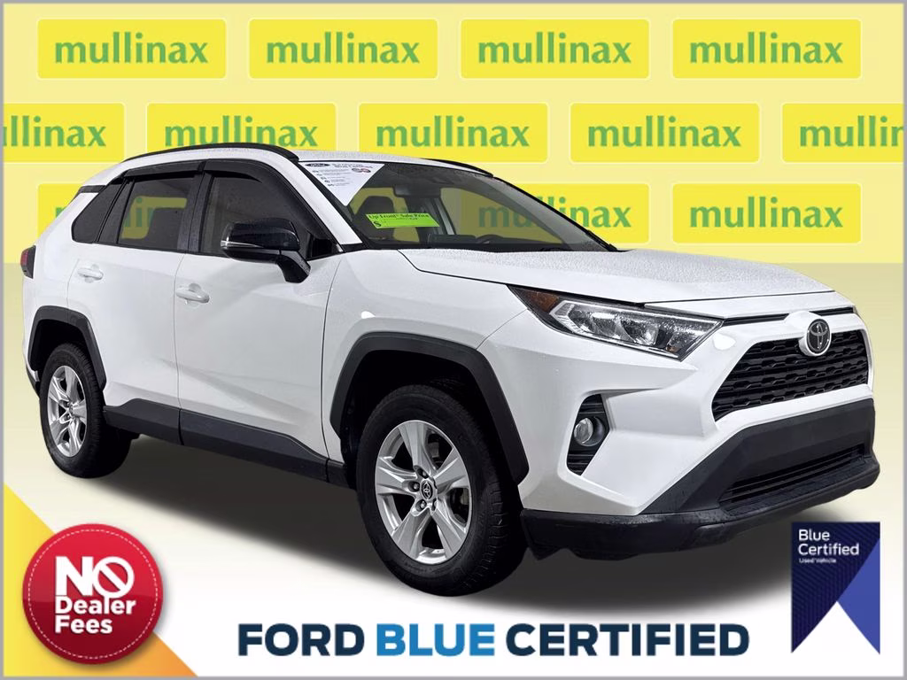2020 Super White Toyota RAV4 XLE FWD SUV