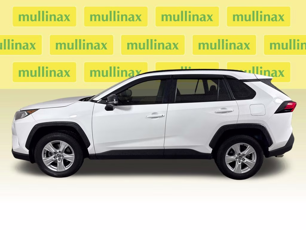 2020 Super White Toyota RAV4 XLE FWD SUV