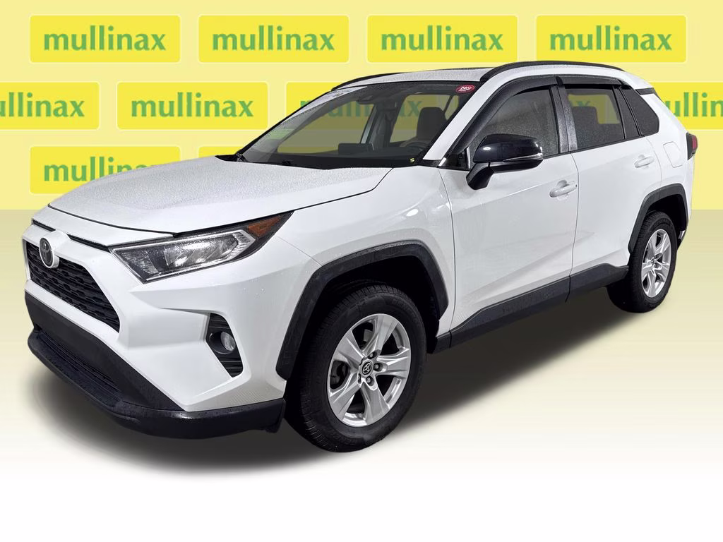 2020 Super White Toyota RAV4 XLE FWD SUV