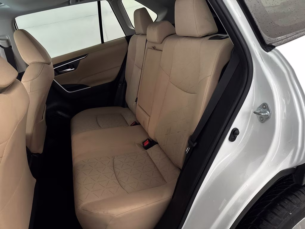 2020 Super White Toyota RAV4 XLE FWD SUV