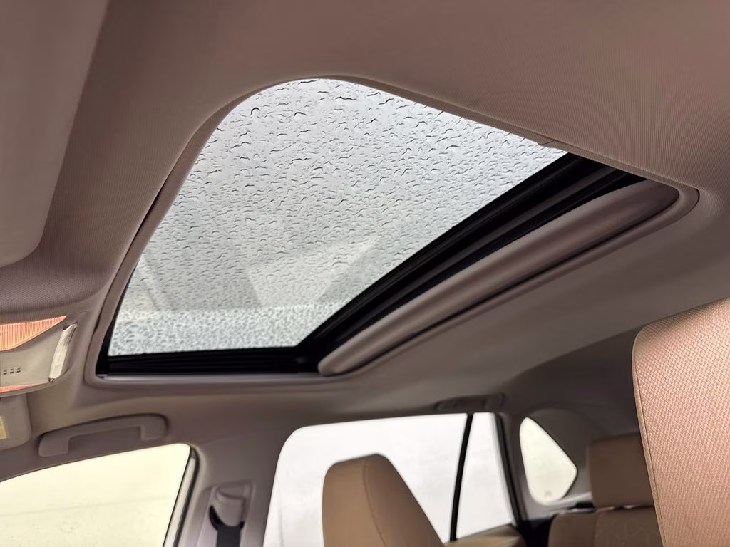 2020 Super White Toyota RAV4 XLE FWD SUV
