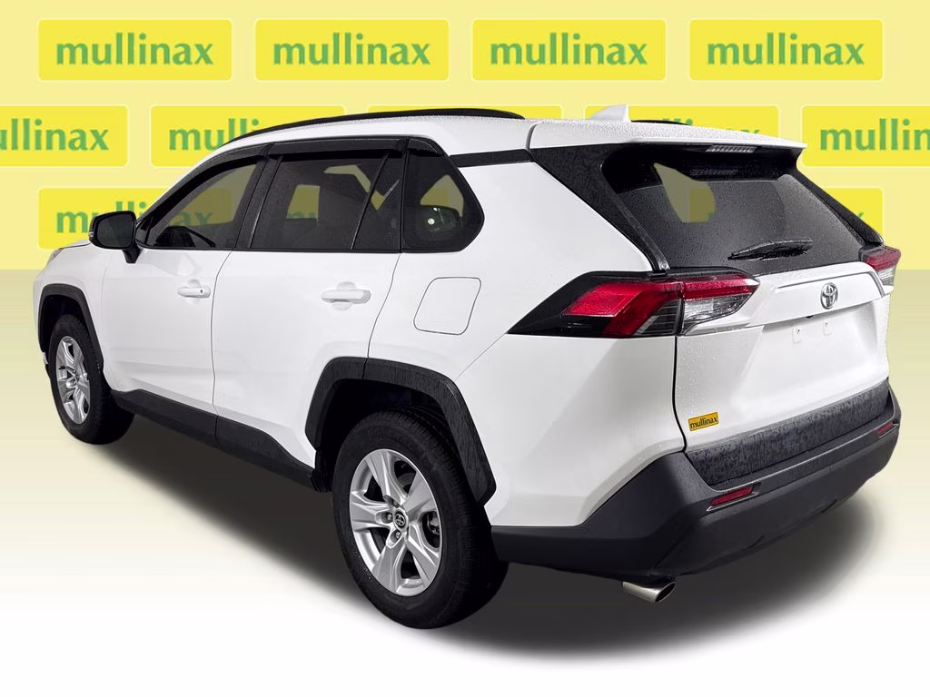 2020 Super White Toyota RAV4 XLE FWD SUV