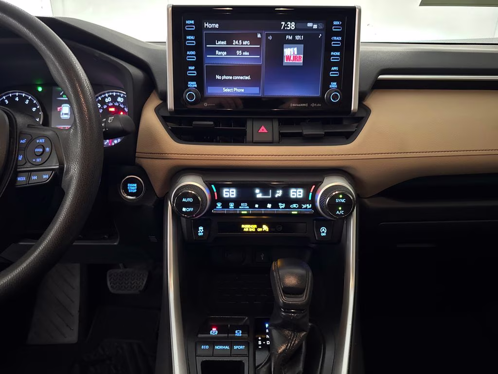 2020 Super White Toyota RAV4 XLE FWD SUV