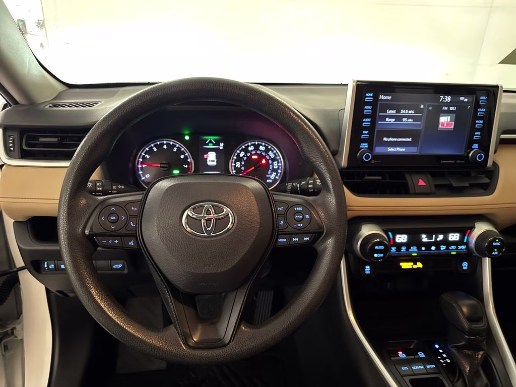 2020 Super White Toyota RAV4 XLE FWD SUV