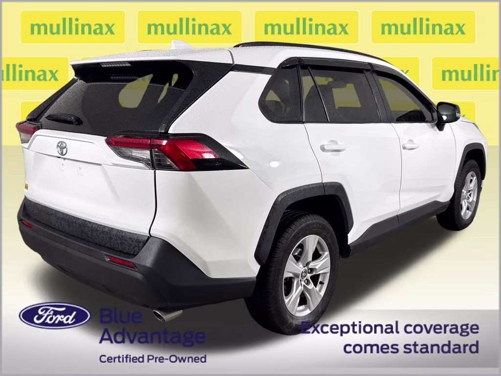 2020 Super White Toyota RAV4 XLE FWD SUV