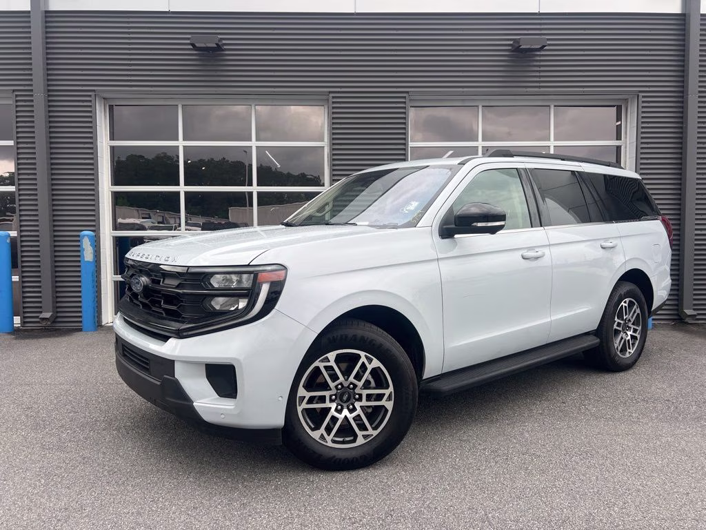 2025 Space Silver Metallic Ford Expedition Active RWD SUV