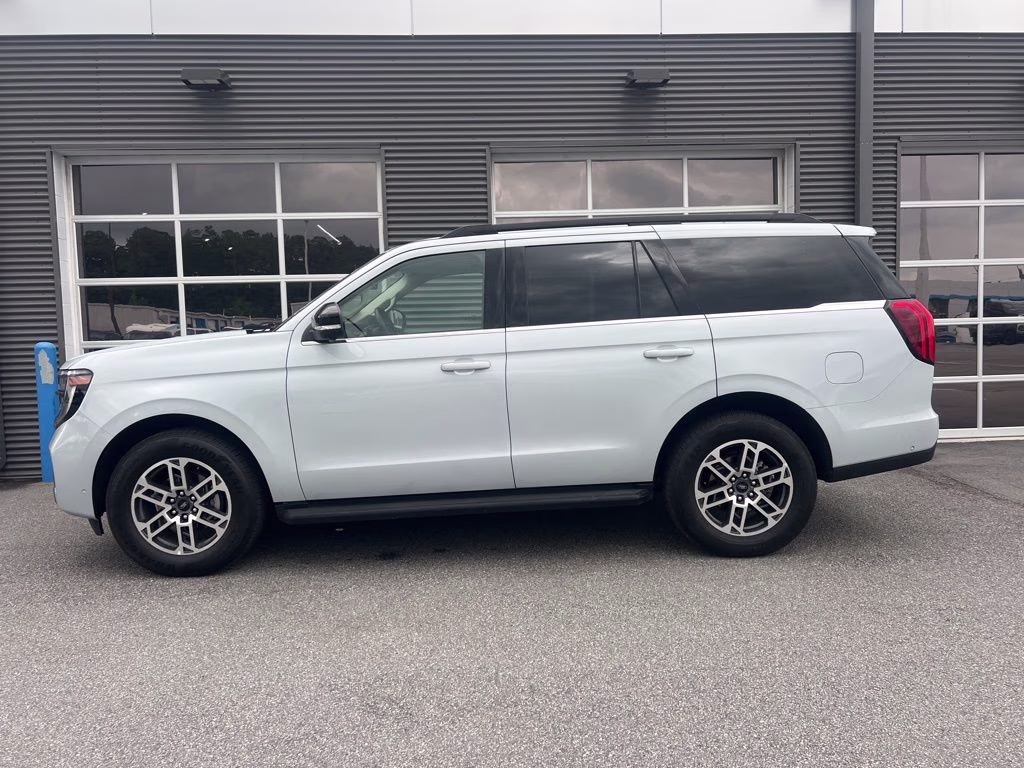 2025 Space Silver Metallic Ford Expedition Active RWD SUV