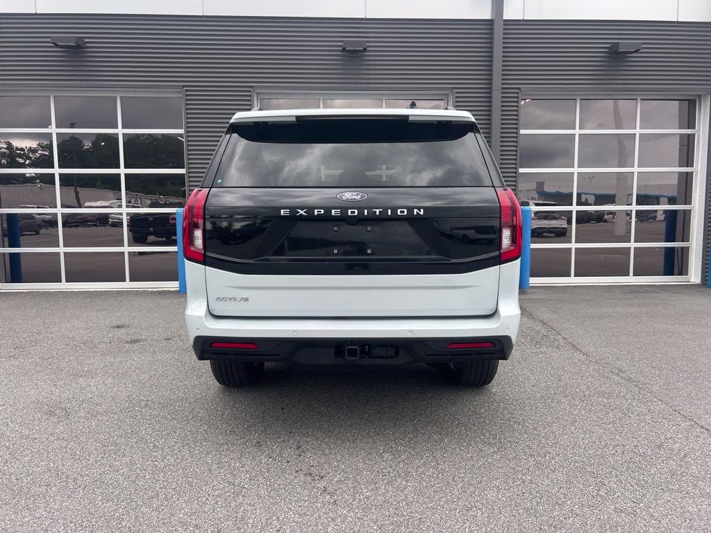 2025 Space Silver Metallic Ford Expedition Active RWD SUV