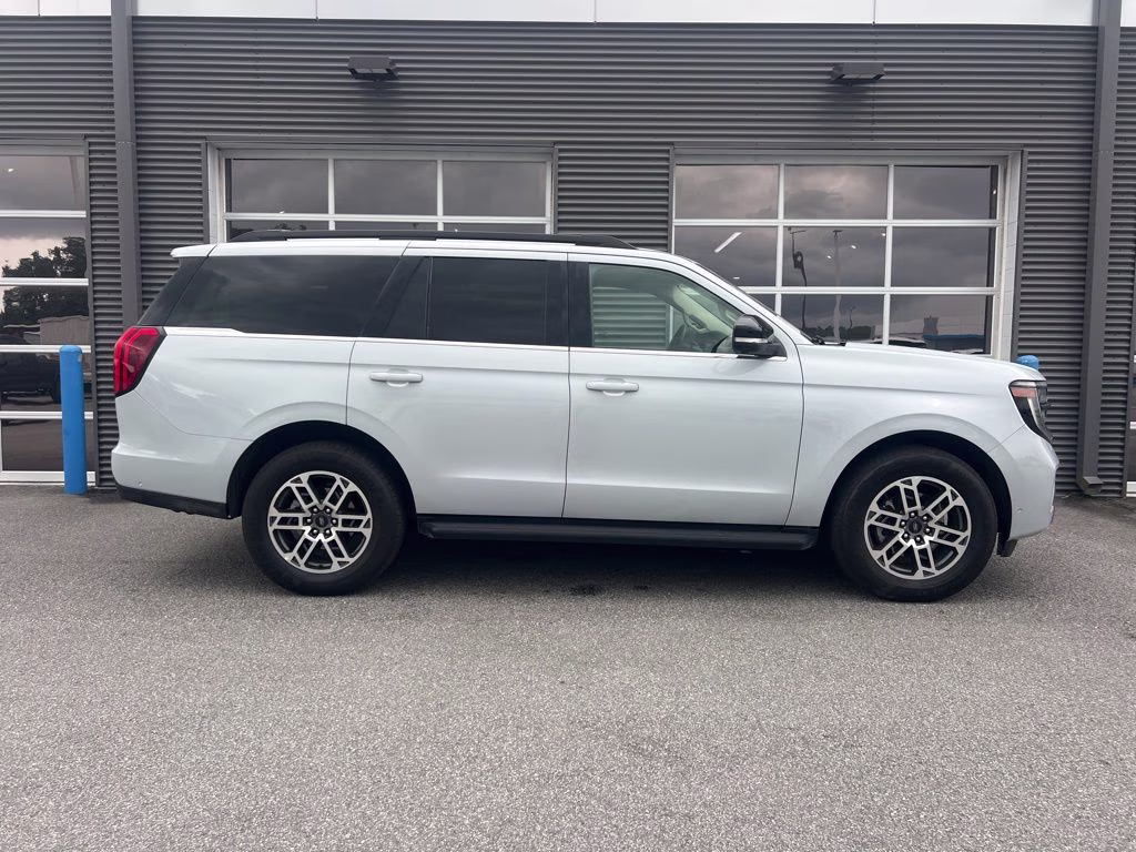 2025 Space Silver Metallic Ford Expedition Active RWD SUV