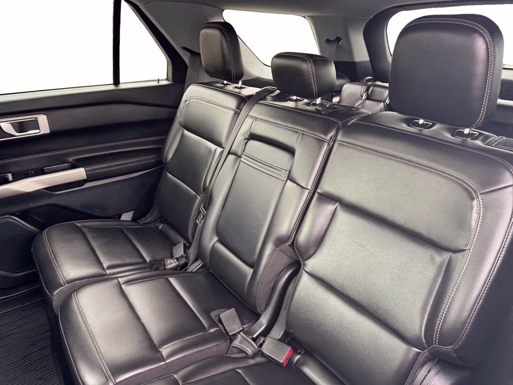 2023 White Metallic Ford Explorer XLT RWD SUV