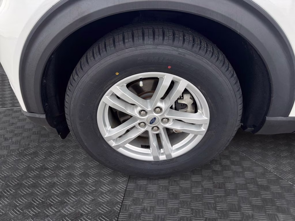 2023 White Metallic Ford Explorer XLT RWD SUV