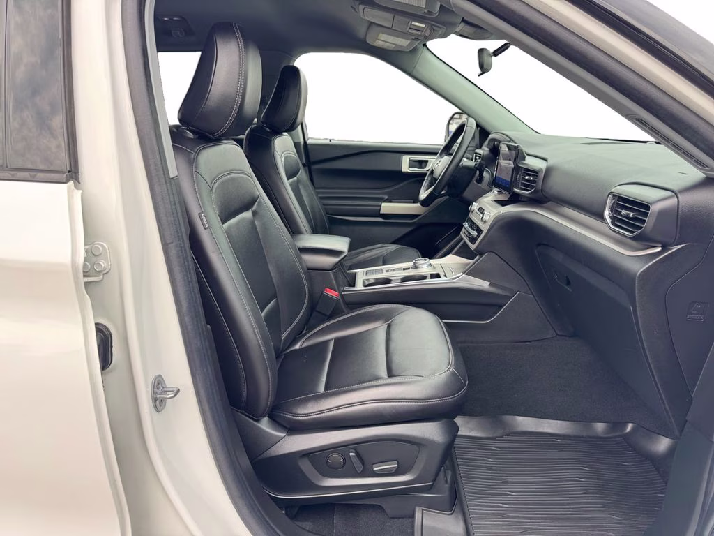 2023 White Metallic Ford Explorer XLT RWD SUV