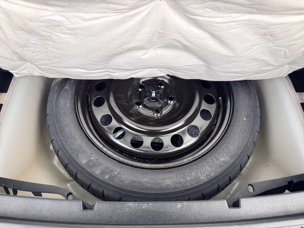 2023 White Metallic Ford Explorer XLT RWD SUV
