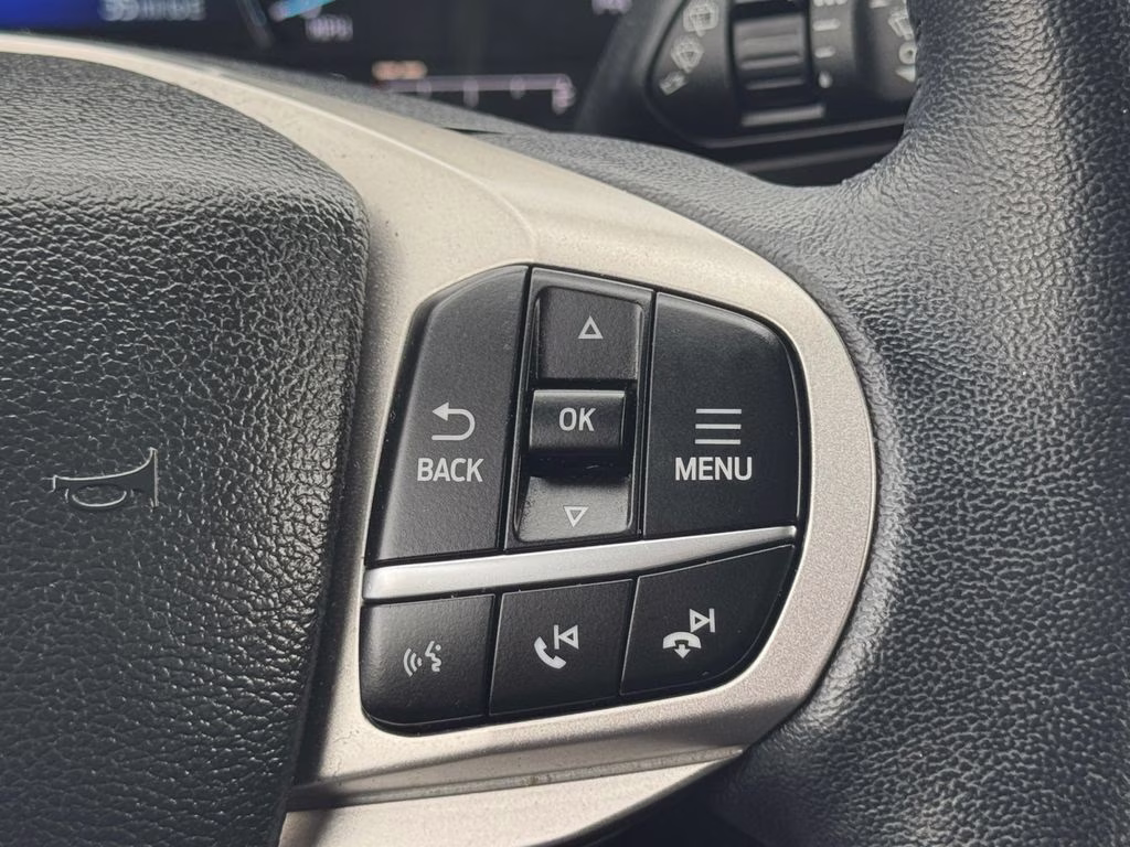 2023 White Metallic Ford Explorer XLT RWD SUV