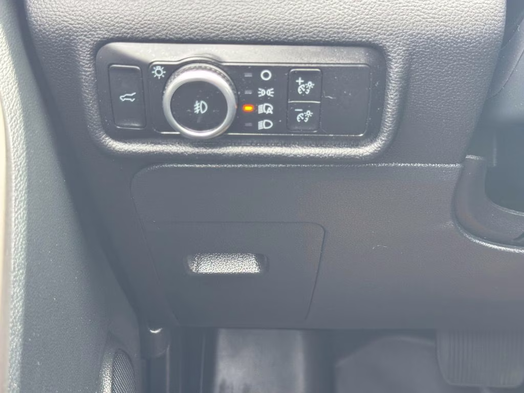 2023 White Metallic Ford Explorer XLT RWD SUV