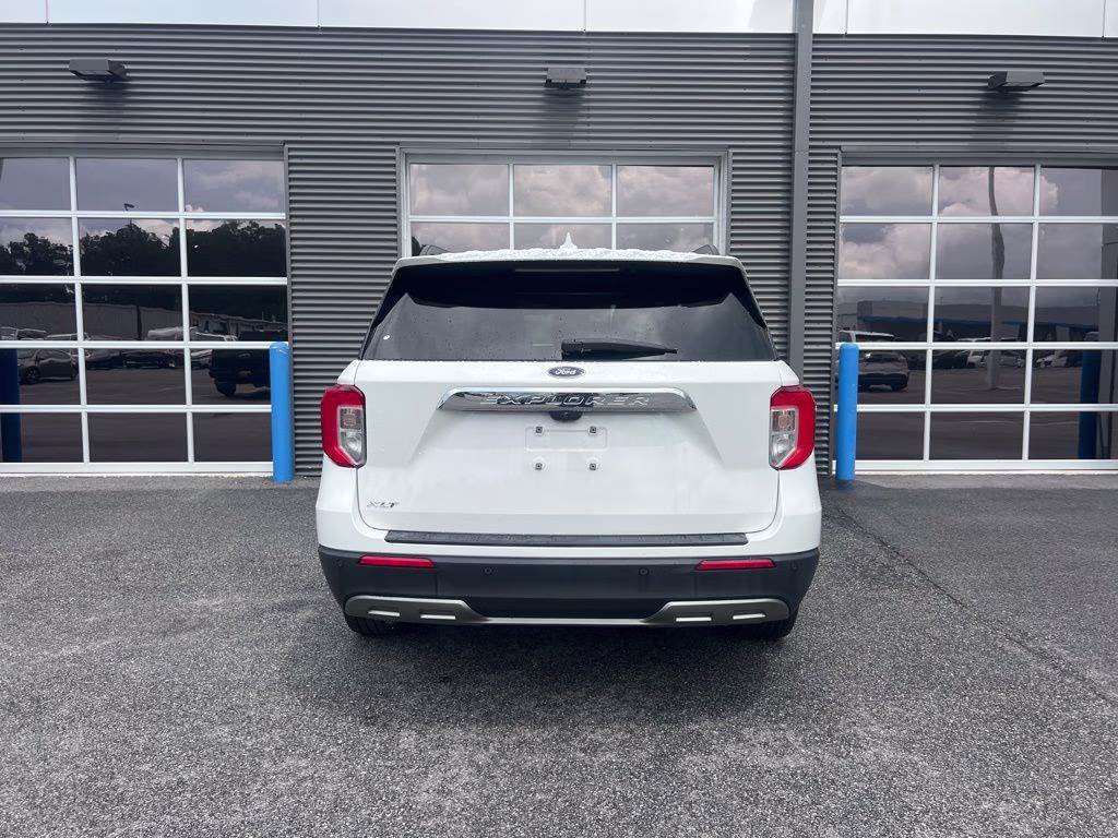 2023 White Metallic Ford Explorer XLT RWD SUV