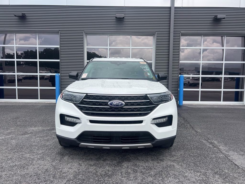 2023 White Metallic Ford Explorer XLT RWD SUV
