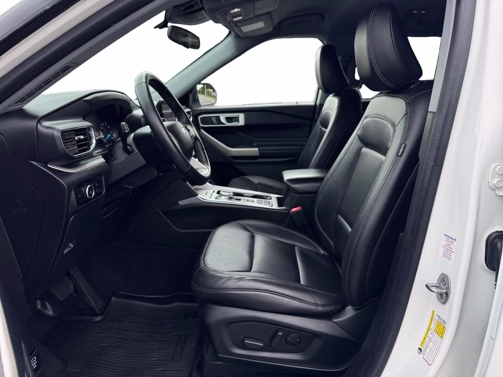 2023 White Metallic Ford Explorer XLT RWD SUV