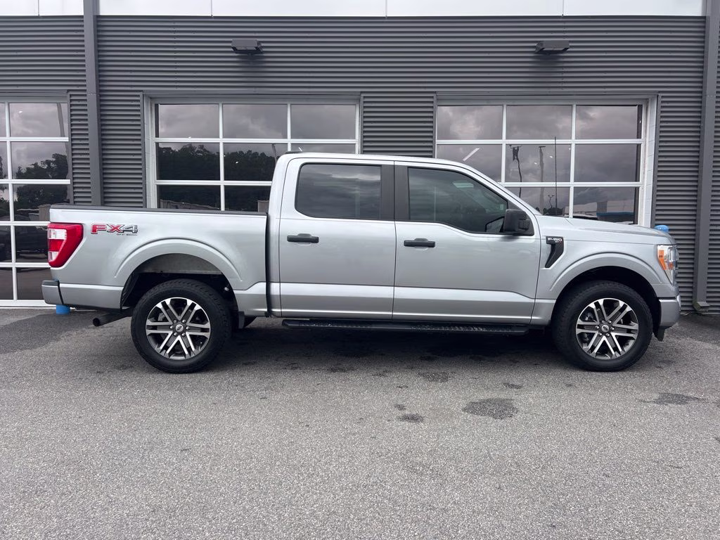 2022 Iconic Silver Metallic Ford F-150 XL 4X4 Truck