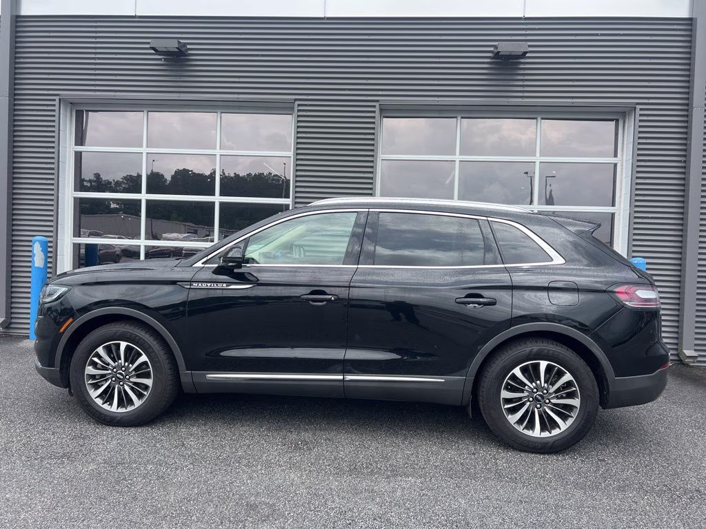 2022 Infinite Black Metallic Clearcoat Lincoln Nautilus Standard FWD SUV