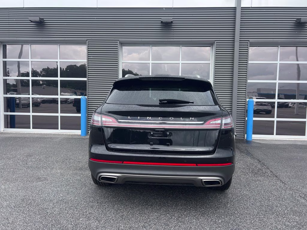 2022 Infinite Black Metallic Clearcoat Lincoln Nautilus Standard FWD SUV