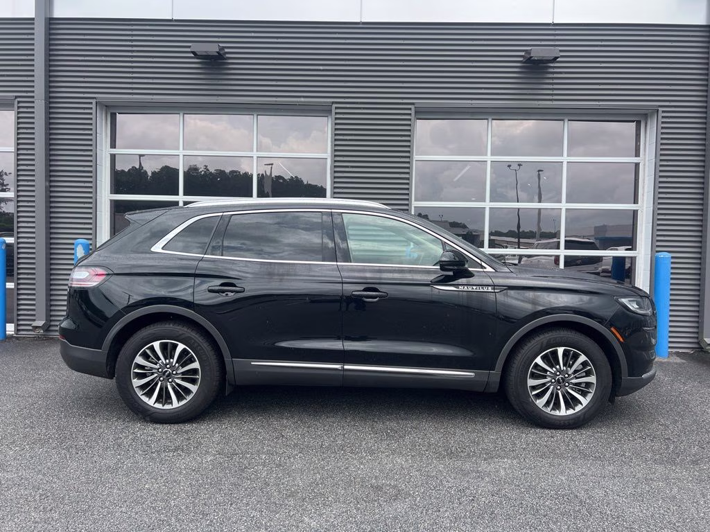 2022 Infinite Black Metallic Clearcoat Lincoln Nautilus Standard FWD SUV