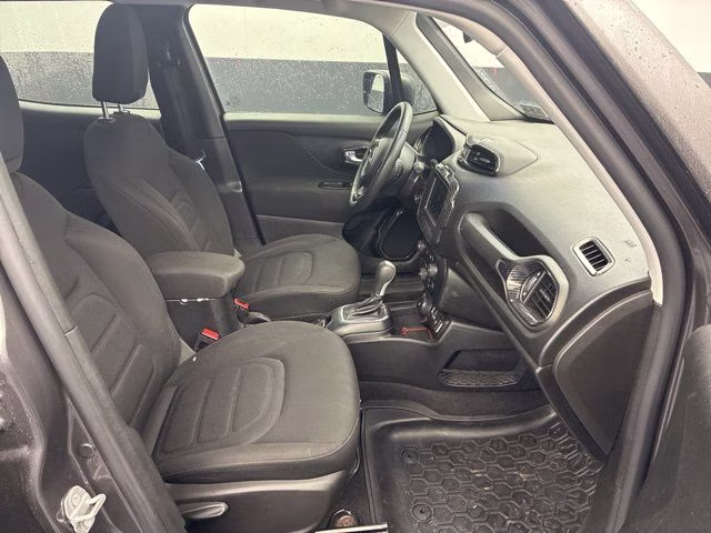 2020 Granite Crystal Metallic Clearcoat Jeep Renegade Latitude 4X4 SUV