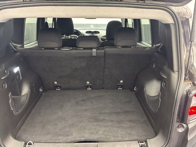 2020 Granite Crystal Metallic Clearcoat Jeep Renegade Latitude 4X4 SUV