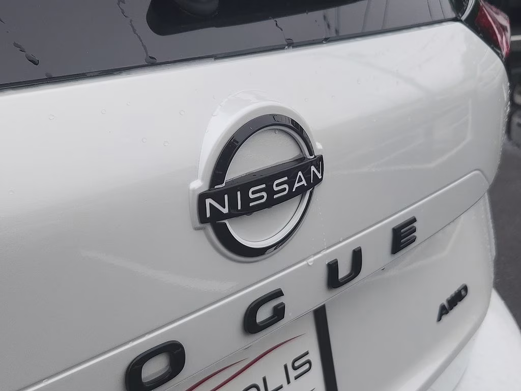 2026 Everest White Pearl Tricoat Nissan Rogue Dark Armor AWD SUV