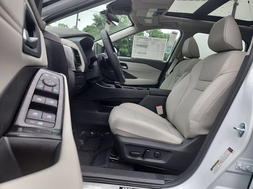 2026 Everest White Pearl Tricoat Nissan Rogue Dark Armor AWD SUV