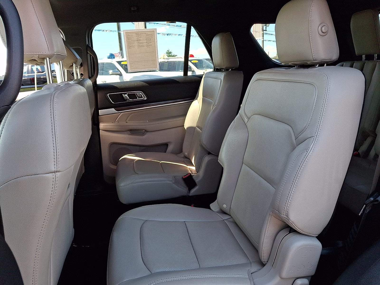2019 White Platinum Metallic Tri-Coat - UG Ford Explorer Limited 4X4