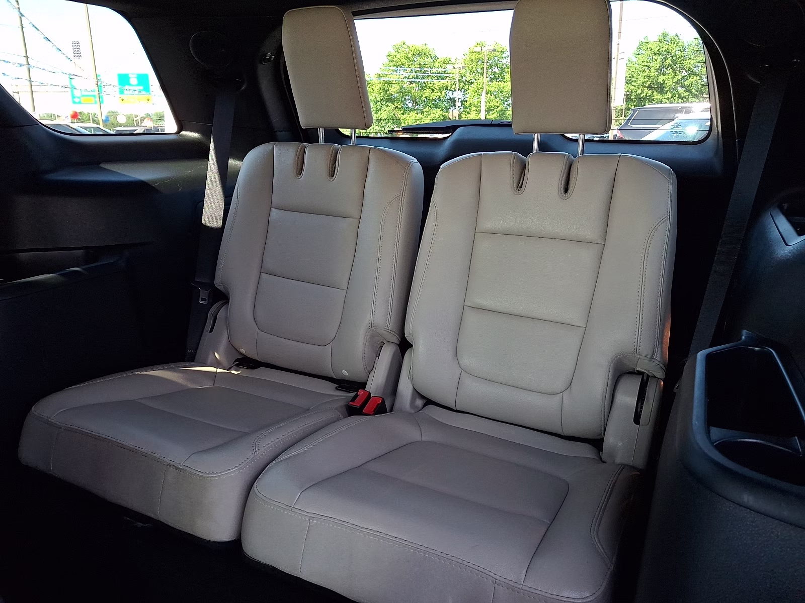 2019 White Platinum Metallic Tri-Coat - UG Ford Explorer Limited 4X4