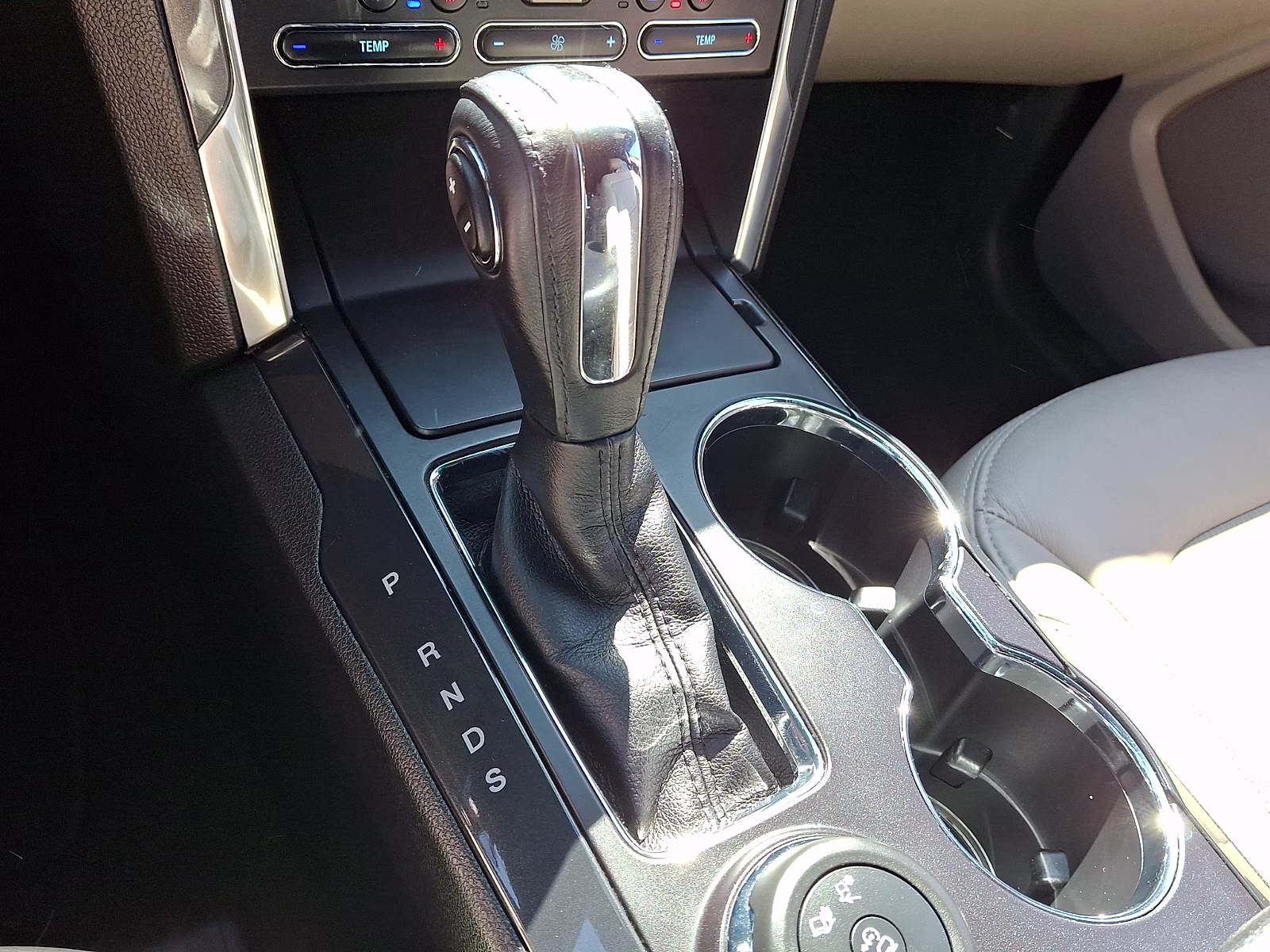 2019 White Platinum Metallic Tri-Coat - UG Ford Explorer Limited 4X4