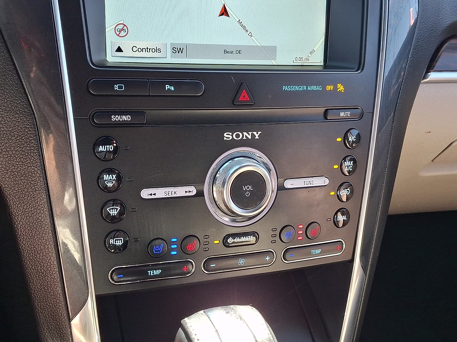 2019 White Platinum Metallic Tri-Coat - UG Ford Explorer Limited 4X4