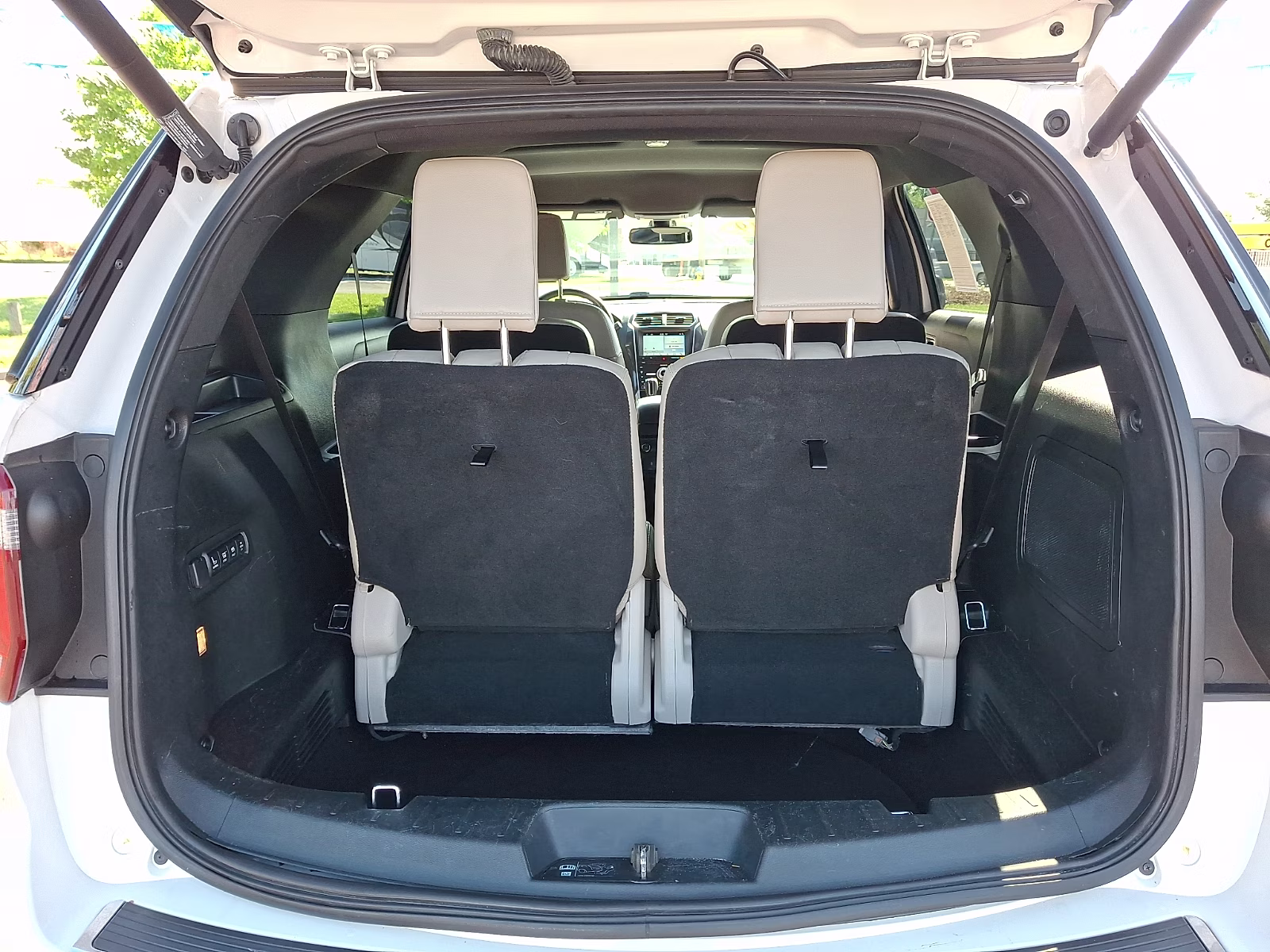 2019 White Platinum Metallic Tri-Coat - UG Ford Explorer Limited 4X4