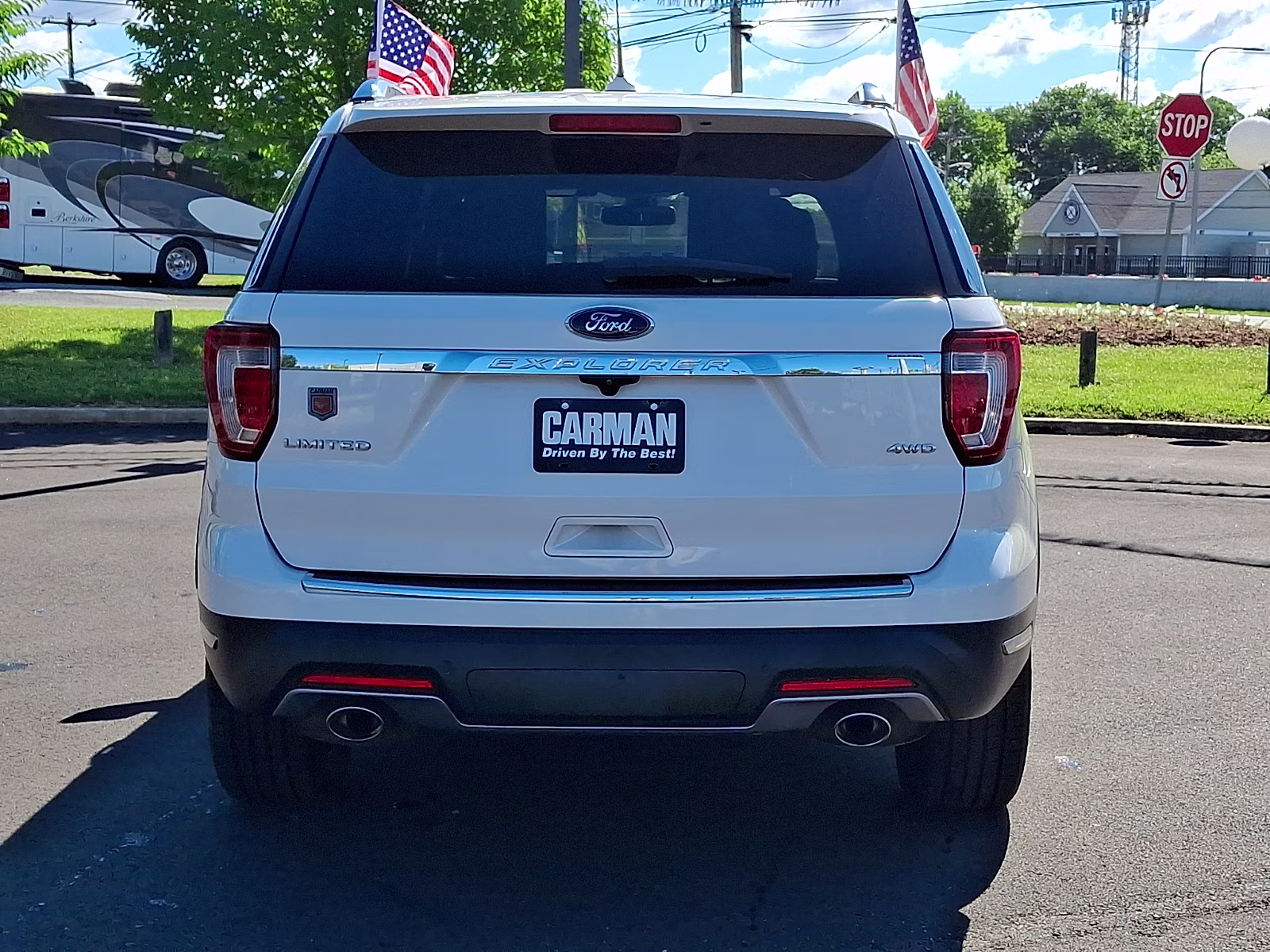 2019 White Platinum Metallic Tri-Coat - UG Ford Explorer Limited 4X4
