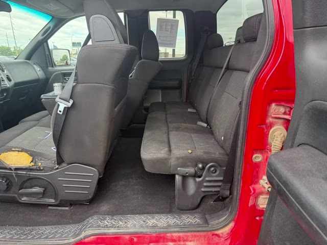 2005 Red Ford F-150 XL 4X4 Truck