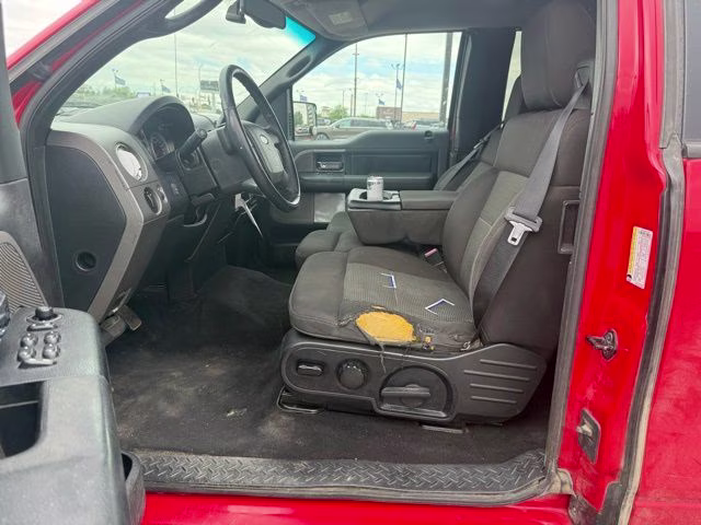2005 Red Ford F-150 XL 4X4 Truck