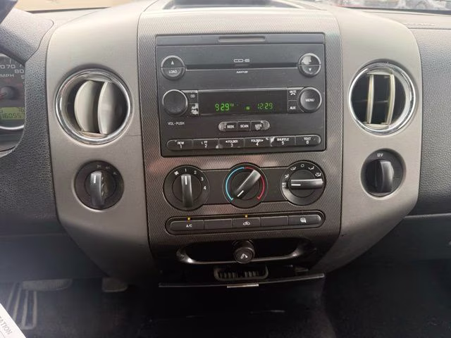 2005 Red Ford F-150 XL 4X4 Truck