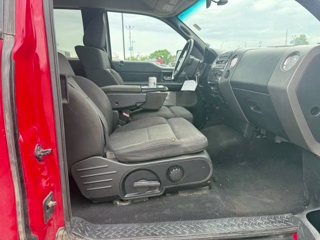 2005 Red Ford F-150 XL 4X4 Truck