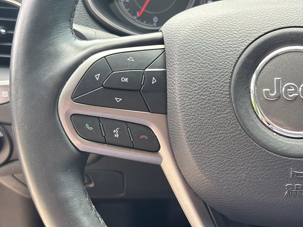 2019 Billet Silver Metallic Clearcoat Jeep Cherokee Latitude Plus 4X4 SUV