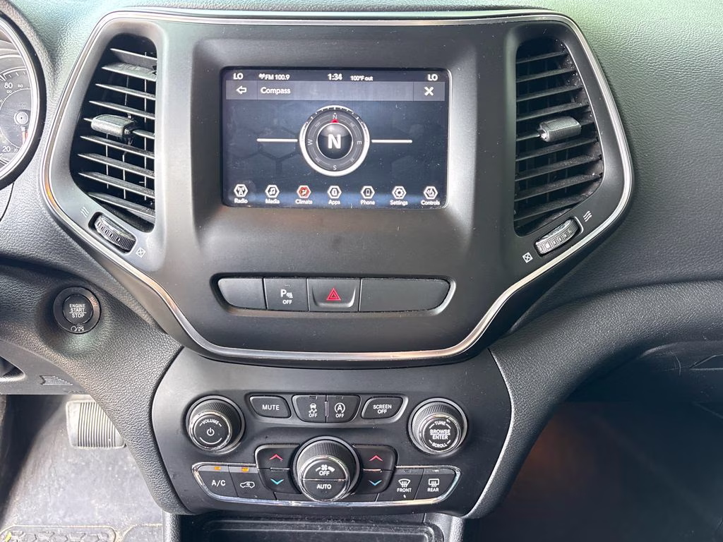2019 Billet Silver Metallic Clearcoat Jeep Cherokee Latitude Plus 4X4 SUV