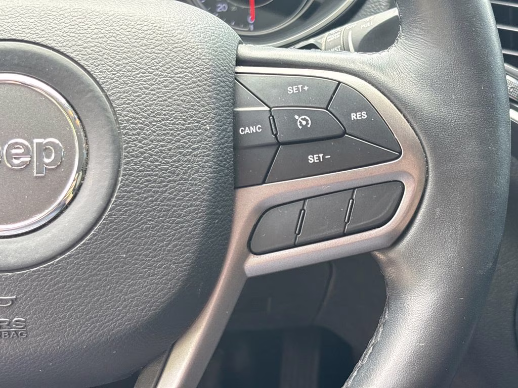 2019 Billet Silver Metallic Clearcoat Jeep Cherokee Latitude Plus 4X4 SUV