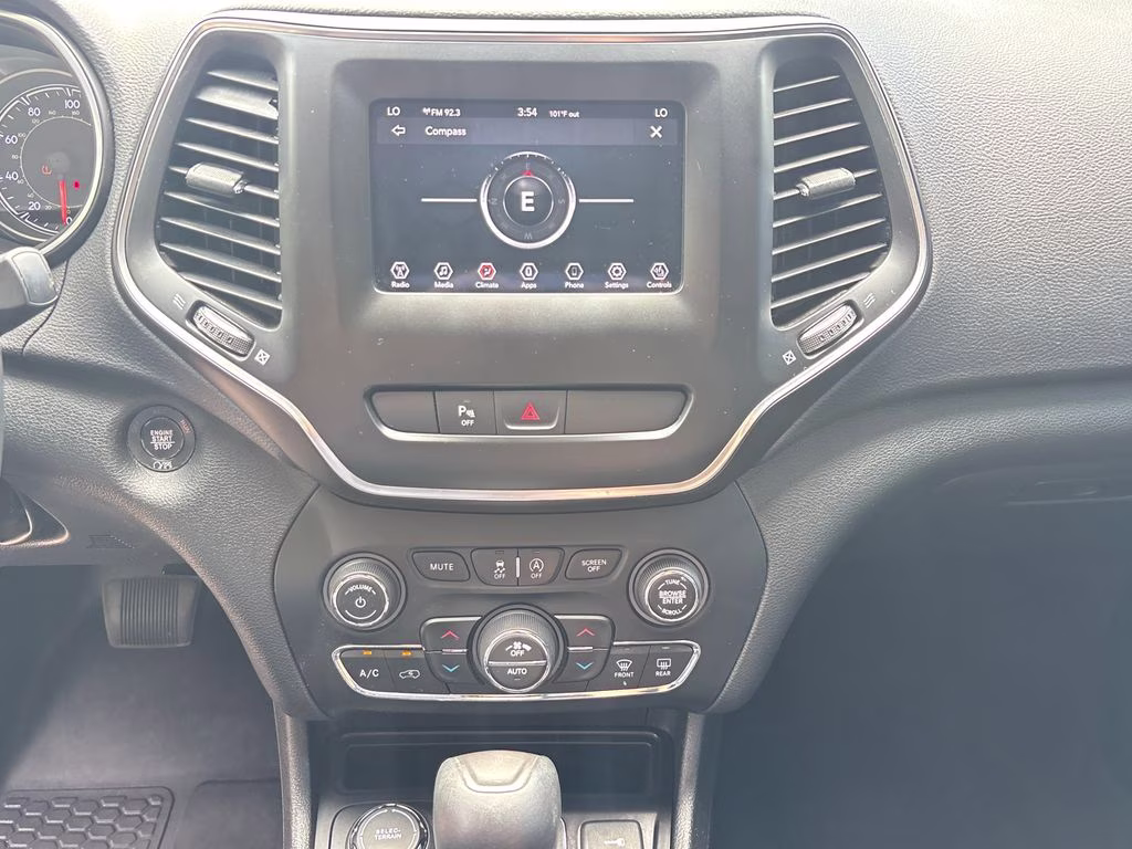 2019 Billet Silver Metallic Clearcoat Jeep Cherokee Latitude Plus 4X4 SUV