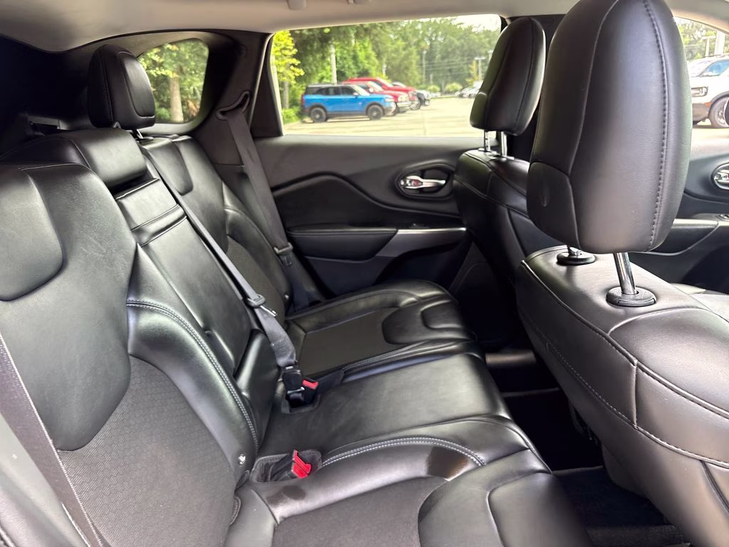 2019 Billet Silver Metallic Clearcoat Jeep Cherokee Latitude Plus 4X4 SUV