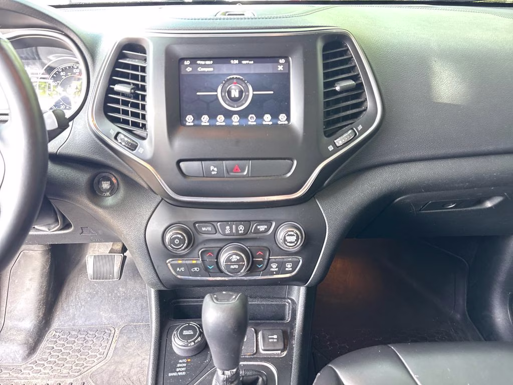 2019 Billet Silver Metallic Clearcoat Jeep Cherokee Latitude Plus 4X4 SUV