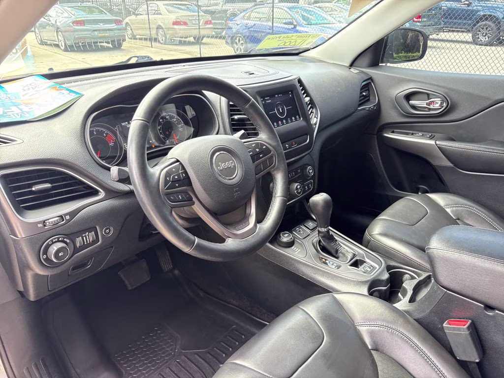 2019 Billet Silver Metallic Clearcoat Jeep Cherokee Latitude Plus 4X4 SUV